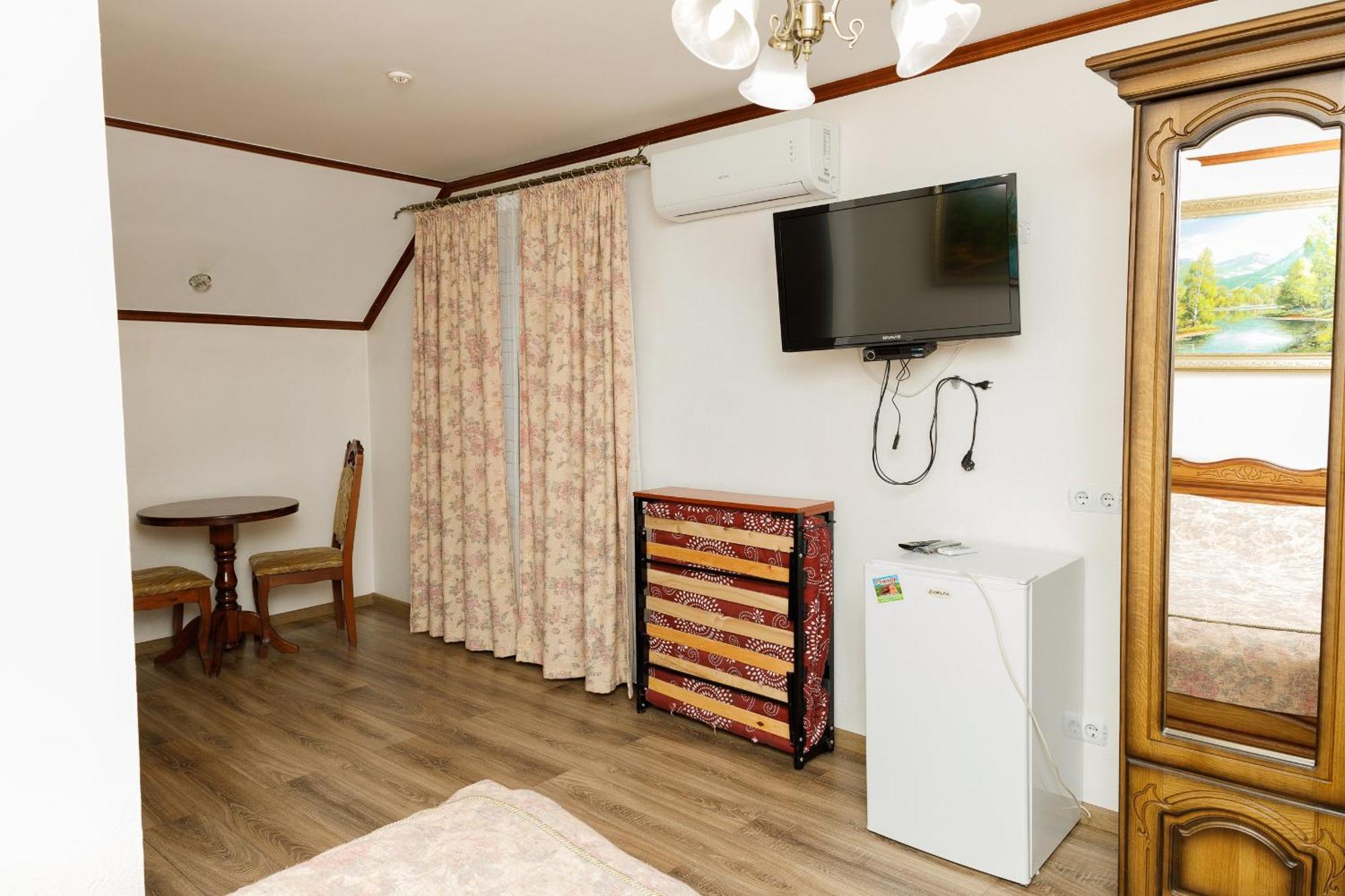 Hotel Gostyniy Dvir Synevir Synevyr Exterior foto