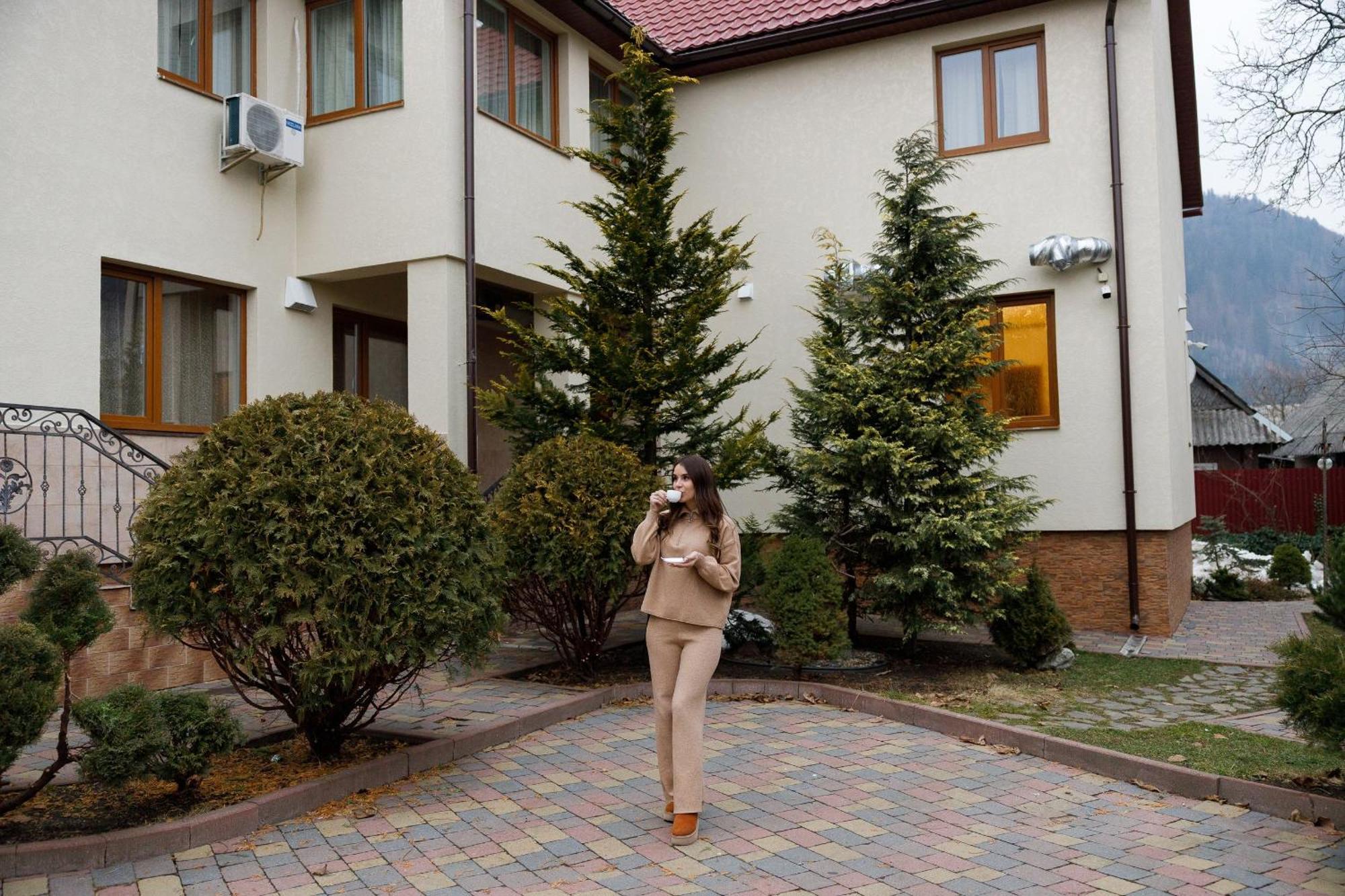 Hotel Gostyniy Dvir Synevir Synevyr Exterior foto